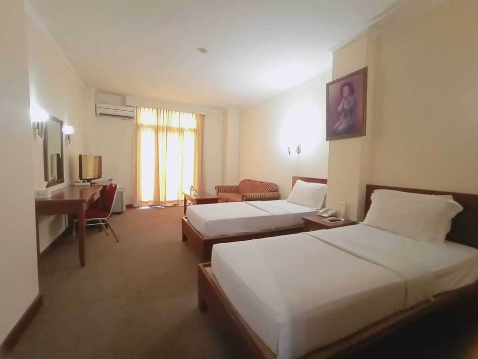 Executive Twin Room | Desk, WiFi (free)
