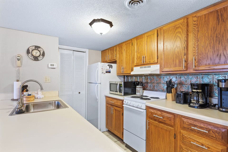 Condo (2 Bedrooms) | Property amenity