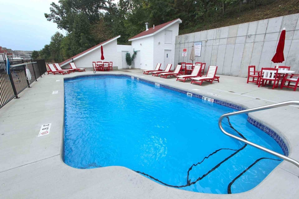 Complex heated and cooled pool