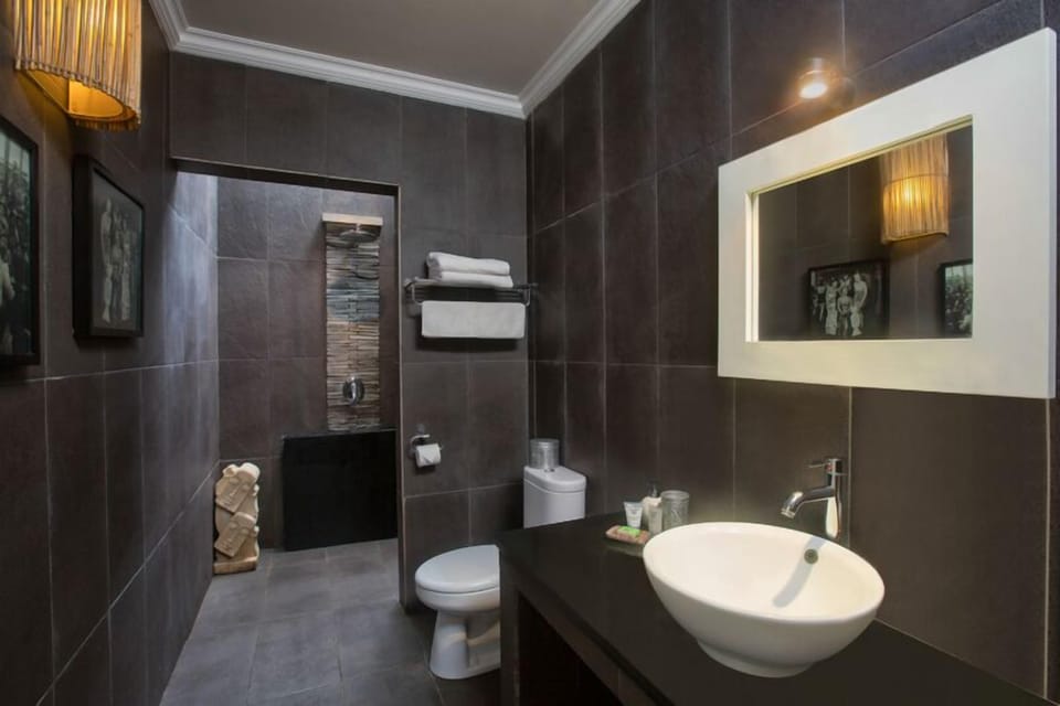 Traditional Villa, 3 Bedrooms, Private Pool | Bathroom | Free toiletries, hair dryer, bathrobes, bidet