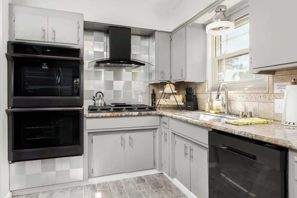 Double oven and gas stove!
