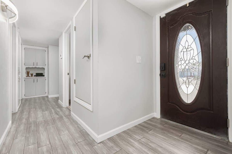 Hallway to the bedrooms
