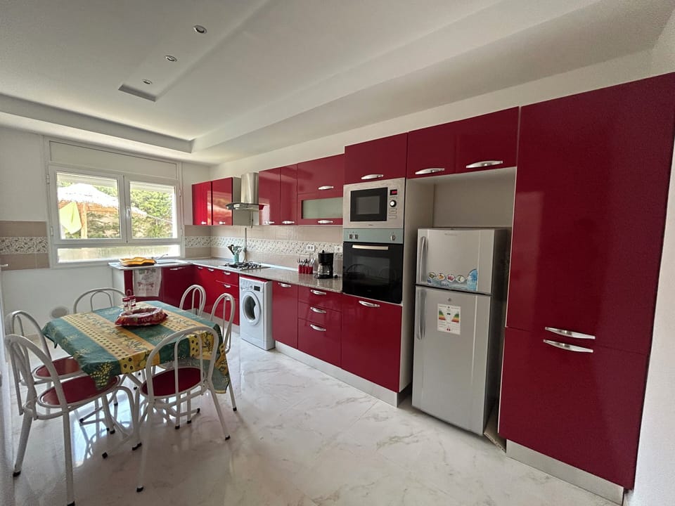 Superior Apartment | Iron/ironing board, WiFi, bed sheets
