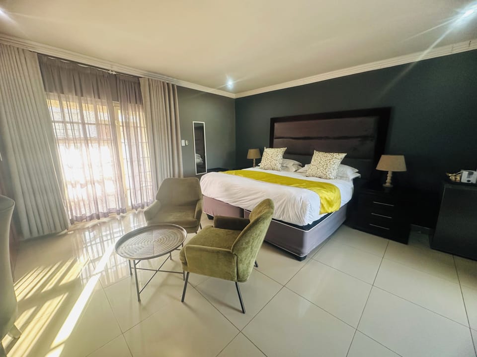Standard Double or Twin Room, 1 Bedroom, Non Smoking, Air conditioning | Desk, iron/ironing board (on request), WiFi (free)