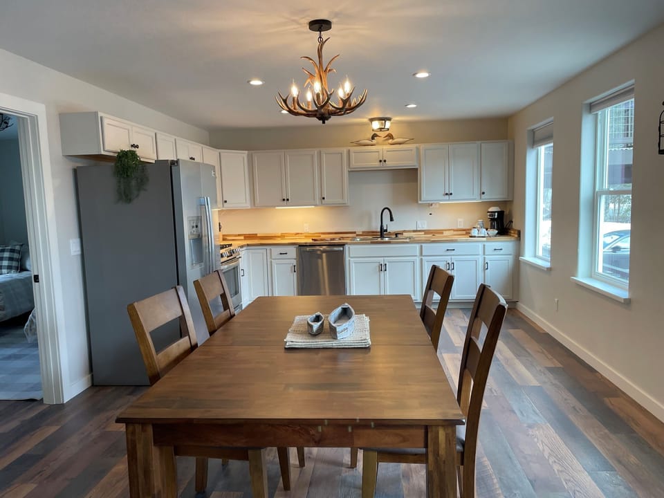 Luxury Duplex, 2 Bedrooms | Private kitchen | Microwave, coffee/tea maker, electric kettle