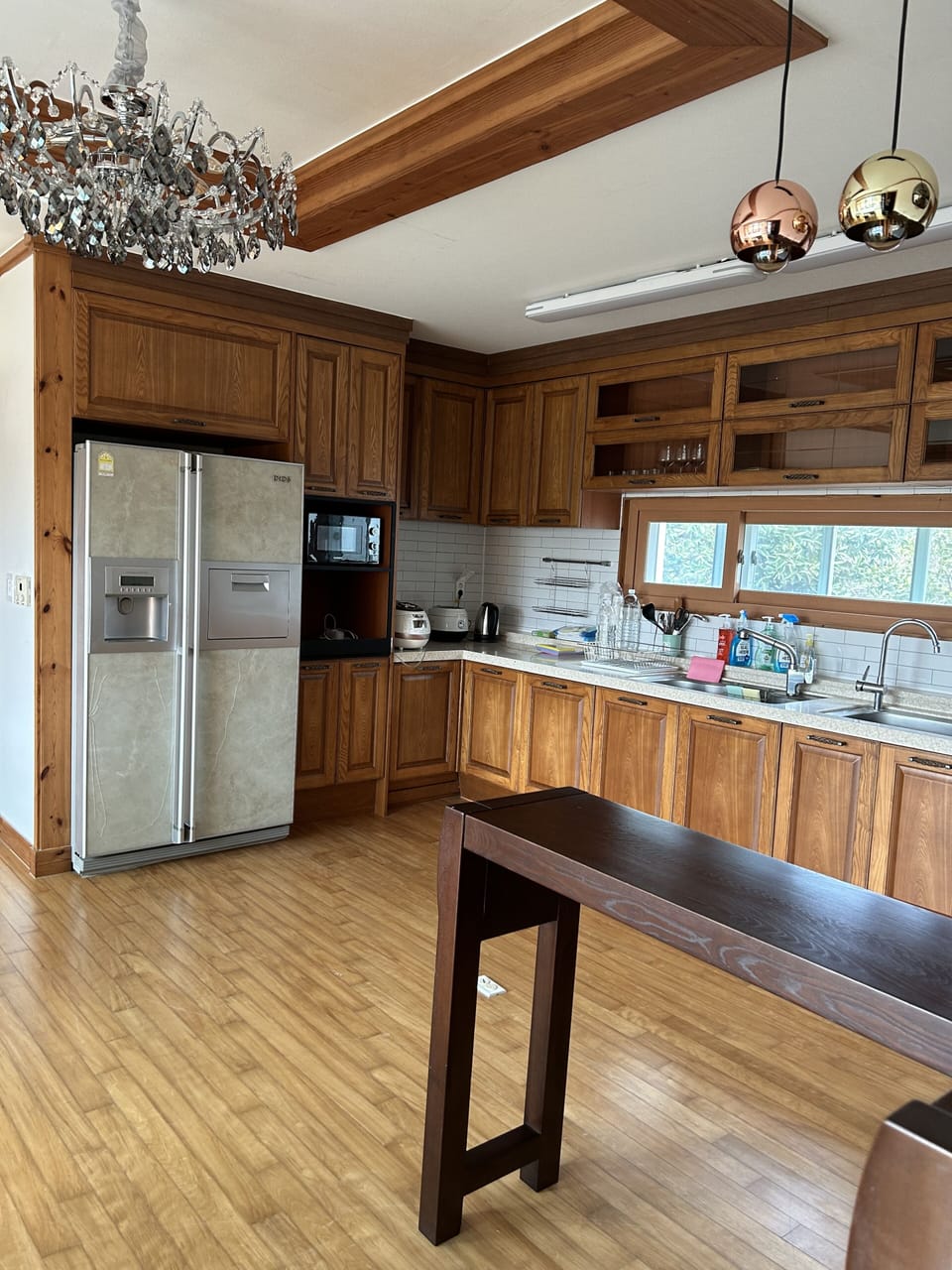 Comfort Cabin | Private kitchen | Full-size fridge, microwave, stovetop, rice cooker