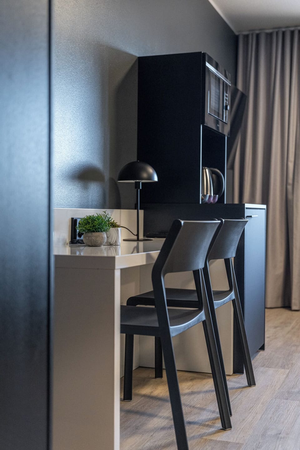 Desk, free WiFi, bed sheets