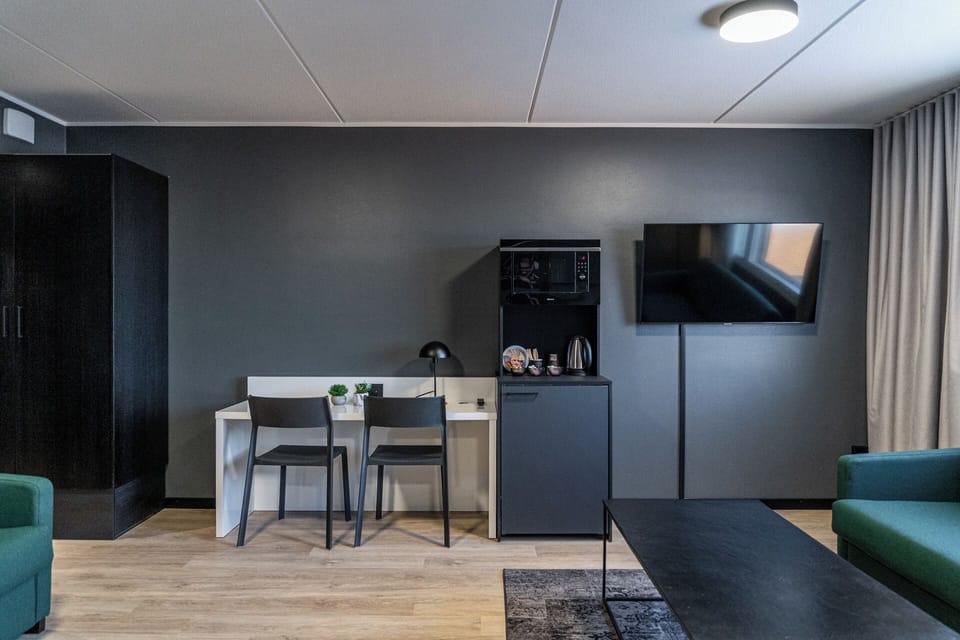 Family Room (Deluxe) | Desk, free WiFi, bed sheets