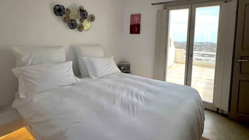 Family Villa | 6 bedrooms, desk, iron/ironing board, free WiFi