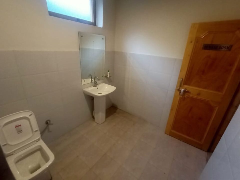 Free toiletries, bidet