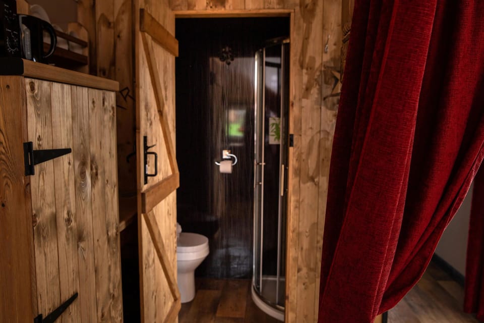 Club Studio | Bathroom | Hair dryer, towels