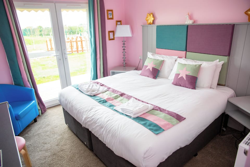 Family Double or Twin Room | Desk, free cribs/infant beds, free WiFi, bed sheets
