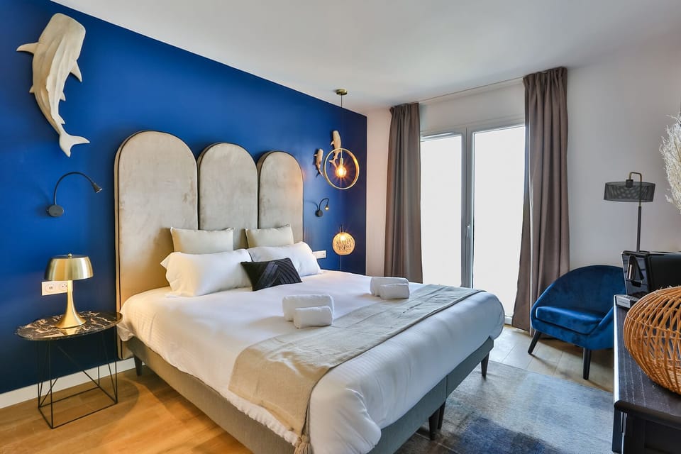 Double Room, 1 King Bed, Sea View (sans balcon) | Premium bedding, minibar, in-room safe, blackout drapes
