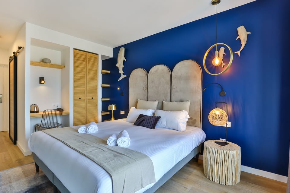 Double Room, 1 King Bed, Sea View (sans balcon) | Premium bedding, minibar, in-room safe, blackout drapes