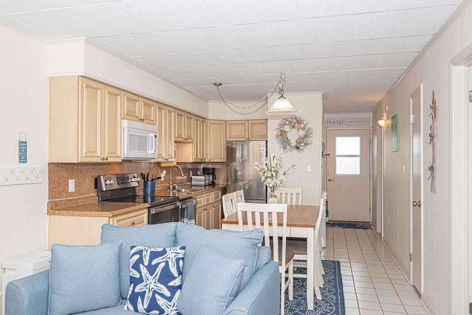 Georgetown By the Sea 309- Living Room