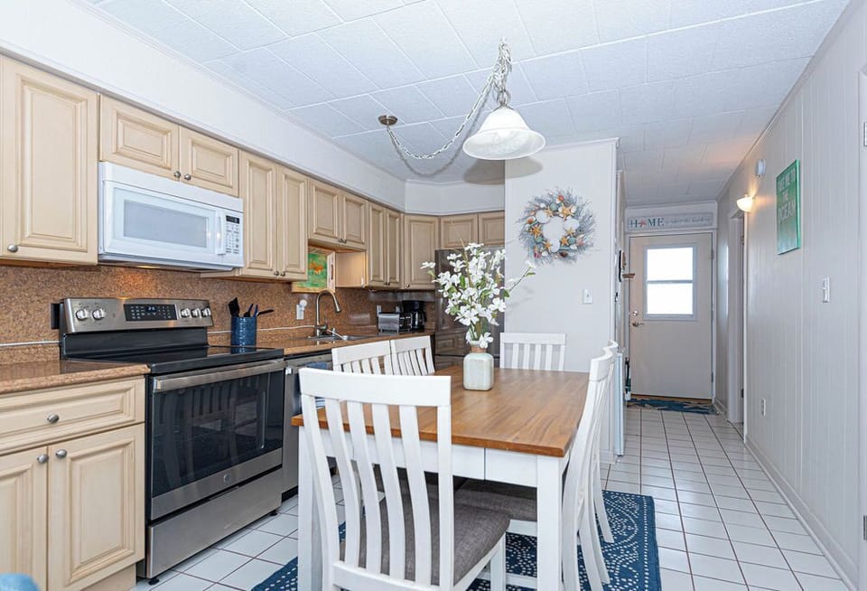 Georgetown By the Sea 309- Kitchen