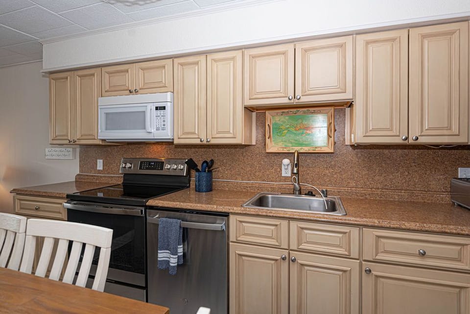 Georgetown By the Sea 309- Kitchen