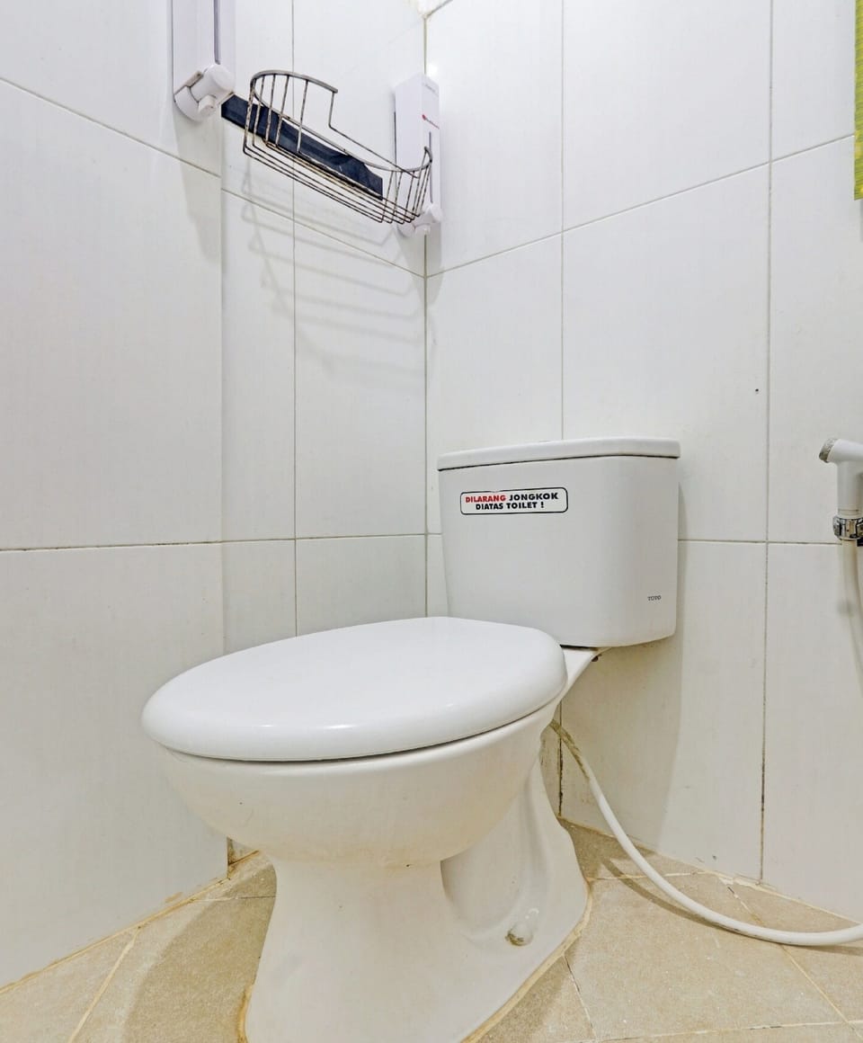 Standard Double Room | Bathroom | Shower, towels