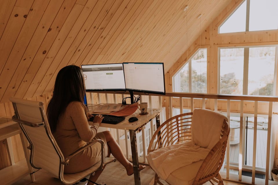 Teleworking with ultra-fast Bell Fiber connection.