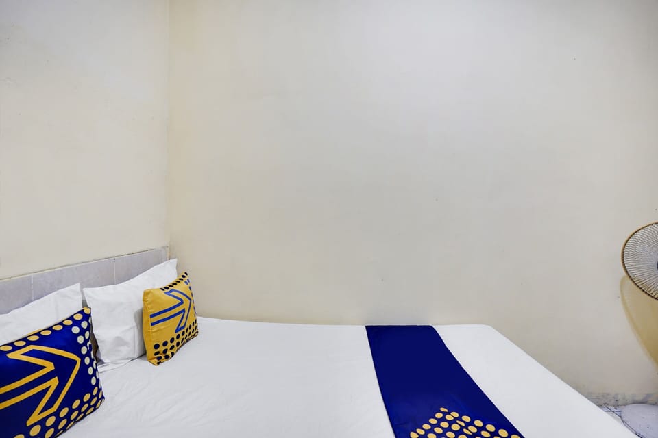 Double Room | Desk, free WiFi, bed sheets