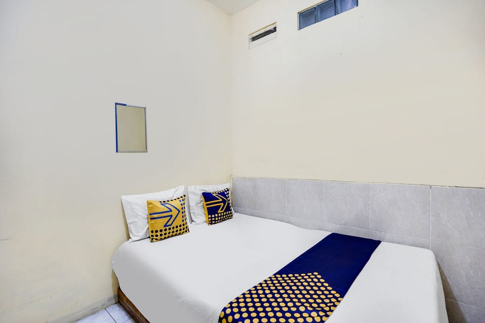 Double Room | Desk, free WiFi, bed sheets