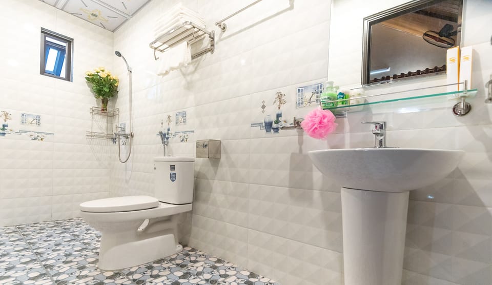Panoramic Bungalow, 1 King Bed, Patio, Mountain View | Bathroom | Shower, hydromassage showerhead, designer toiletries, hair dryer