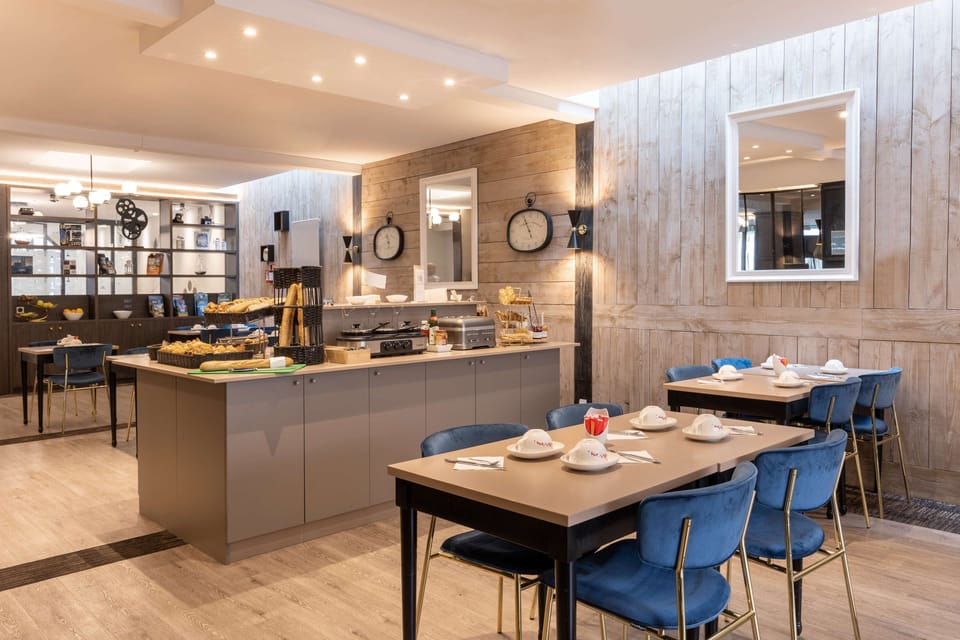 Daily buffet breakfast (EUR 18 per person)