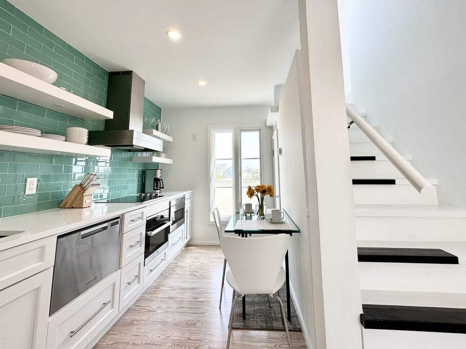 OPEN FLOOR PLAN, ENTRY VIEW