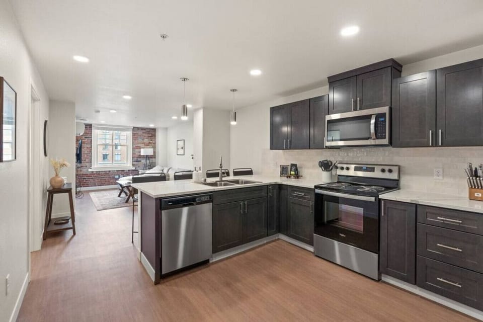 Everything you need at your fingertips: cookware, utensils, and modern appliances.