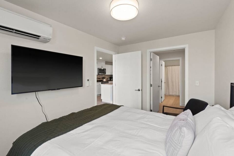 Soft linens and timeless design for a boutique-hotel feel.