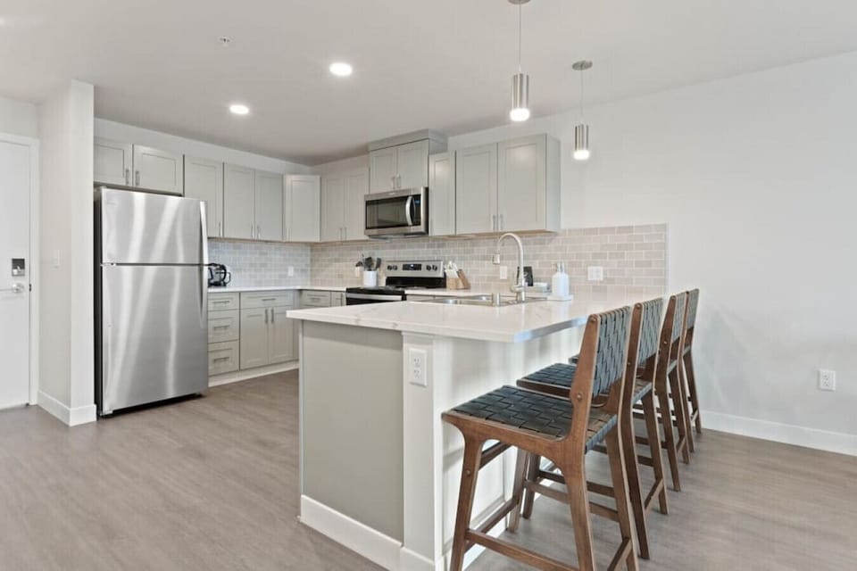 Everything you need at your fingertips: cookware, utensils, and modern appliances.