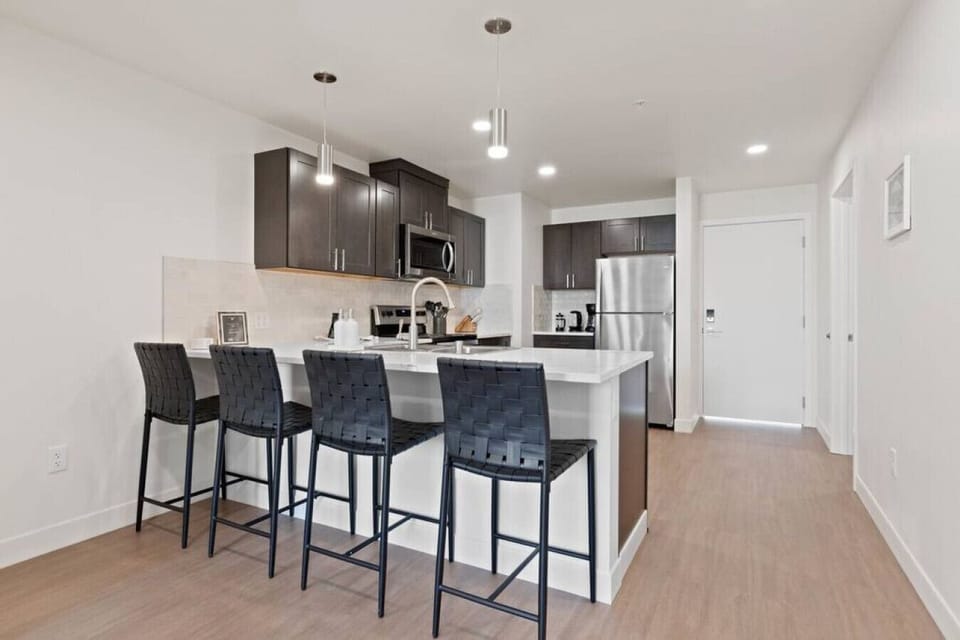 Everything you need at your fingertips: cookware, utensils, and modern appliances.