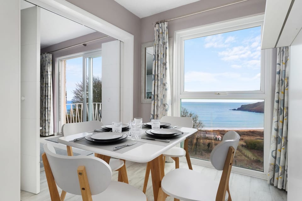 Freshwater Seaside Apartment