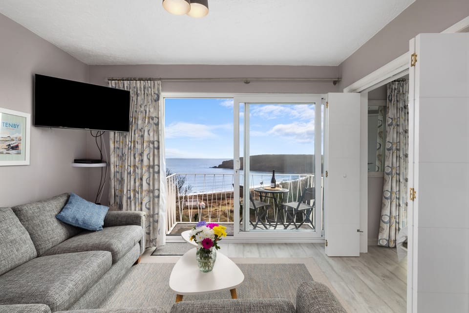 Freshwater Seaside Apartment