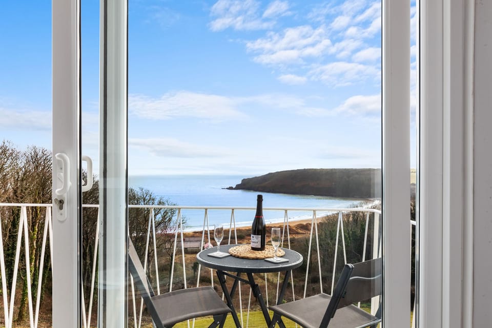 Freshwater Seaside Apartment