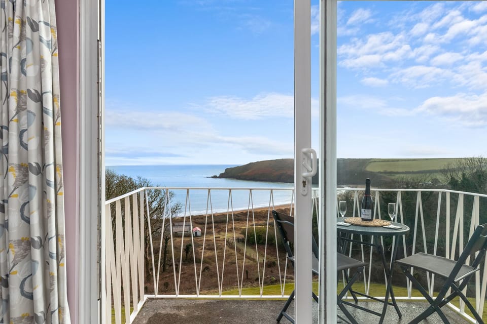 Freshwater Seaside Apartment