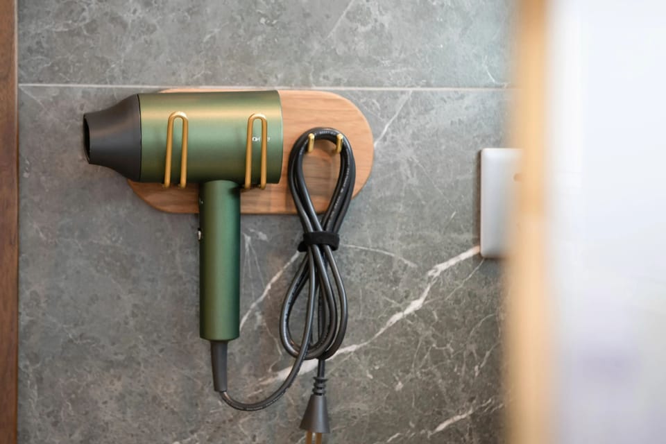 Superior Twin Room | Bathroom | Shower, rainfall showerhead, hair dryer, slippers