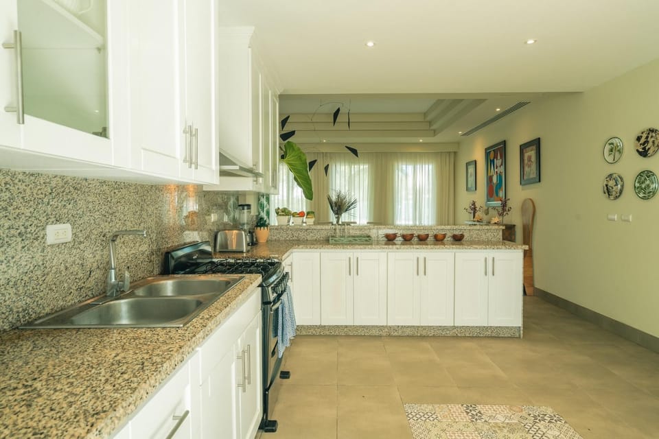 Casa Maroc - 6BDR in golf & beach resort w/ breakfast chef, butler & golf cart (5341)
