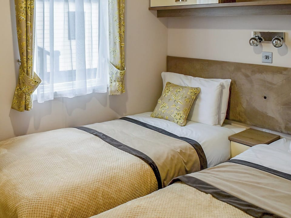 Twin bedroom | Lavender Lodge, Lavender Lodge