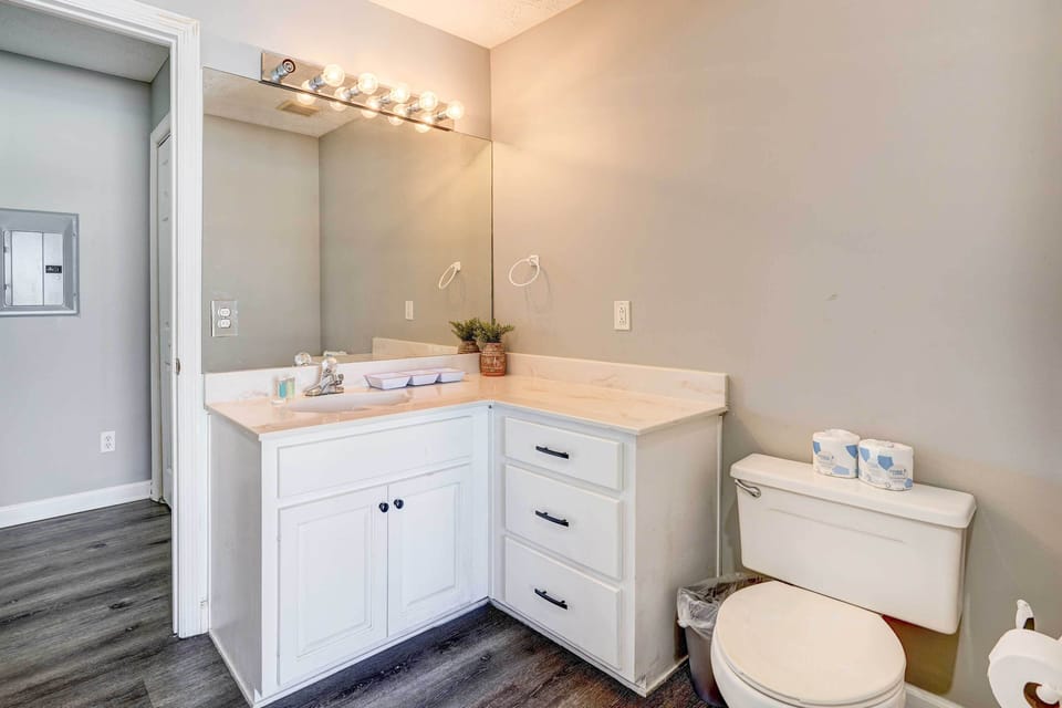 Full Bathroom
