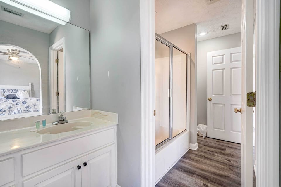 Full Bathroom