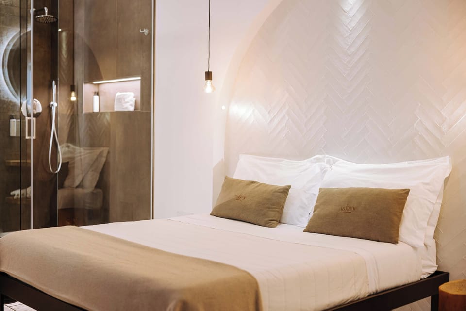 DOUBLE ROOM WITH HOT TUB | Minibar, desk, blackout drapes, soundproofing