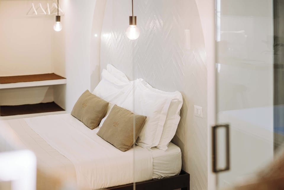 DOUBLE ROOM WITH HOT TUB | Minibar, desk, blackout drapes, soundproofing