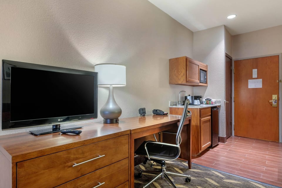 Suite, Multiple Beds, Non Smoking (Upgrade) | Premium bedding, desk, laptop workspace, blackout drapes