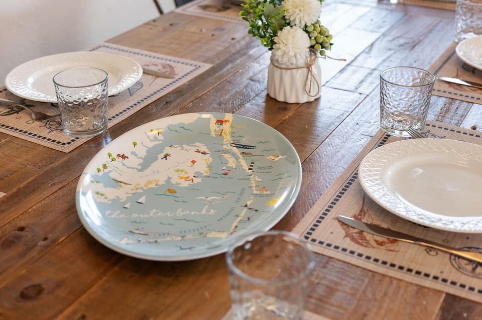 Thoughtfully set table with coastal-inspired details 🌊
Perfect for enjoying meals together, this inviting dining setup adds a special touch to your beach getaway experience.