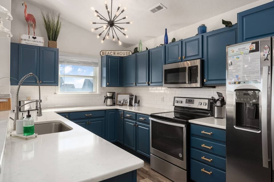 Bright, modern kitchen with coastal charm 🌊
Enjoy cooking in this stylish space featuring beautiful blue cabinets, stainless steel appliances, and plenty of room to prepare meals and gather together.