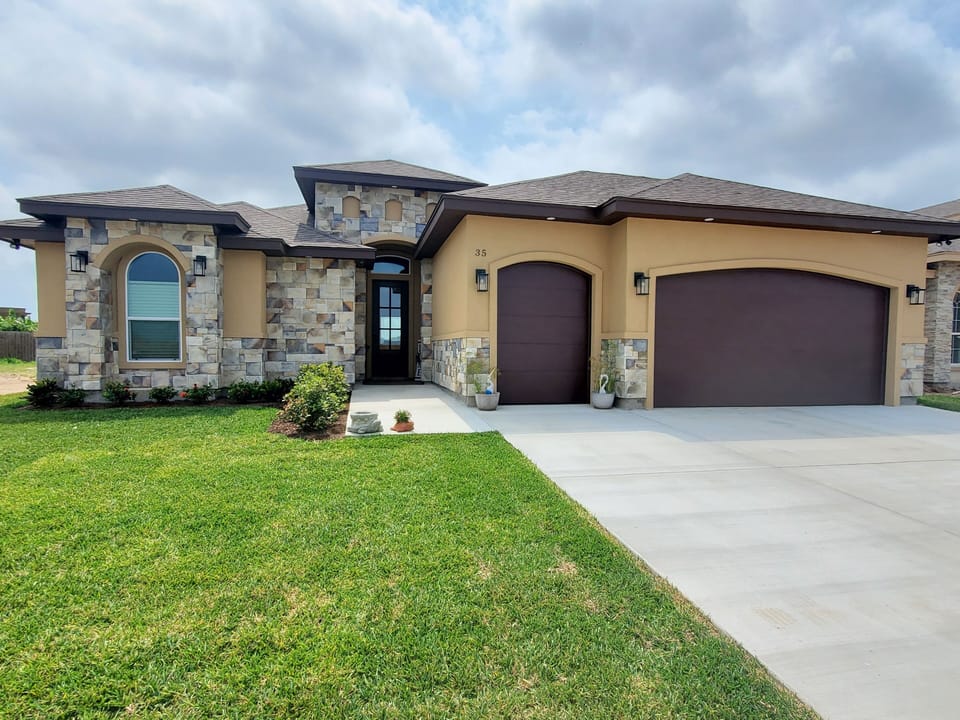 New Custom home in the beautiful gated SPI golf course community.