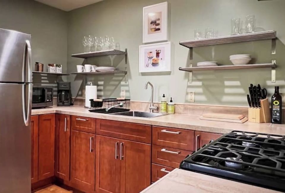 Full kitchen