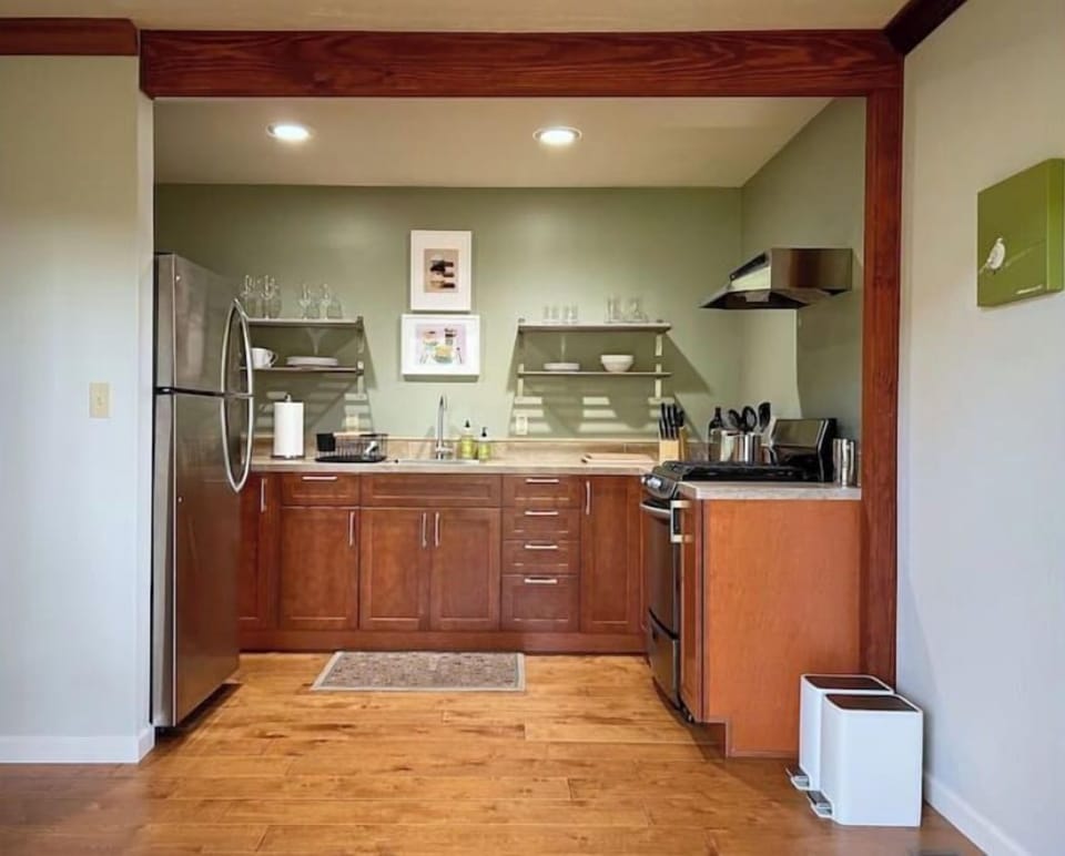 Full kitchen