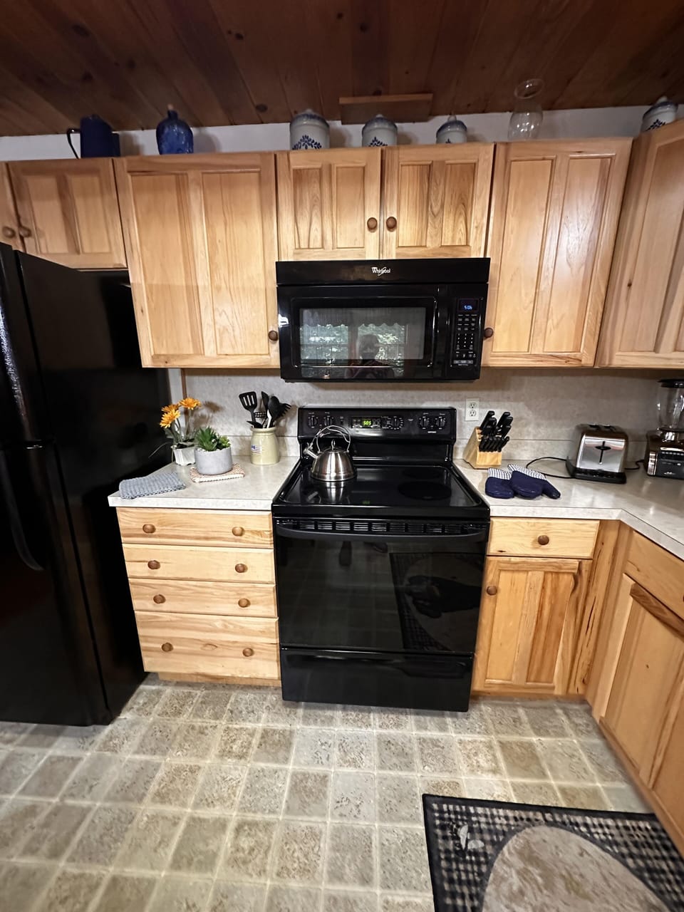 Cabin, 3 Bedrooms | Private kitchen | Coffee/tea maker, fridge, oven, toaster